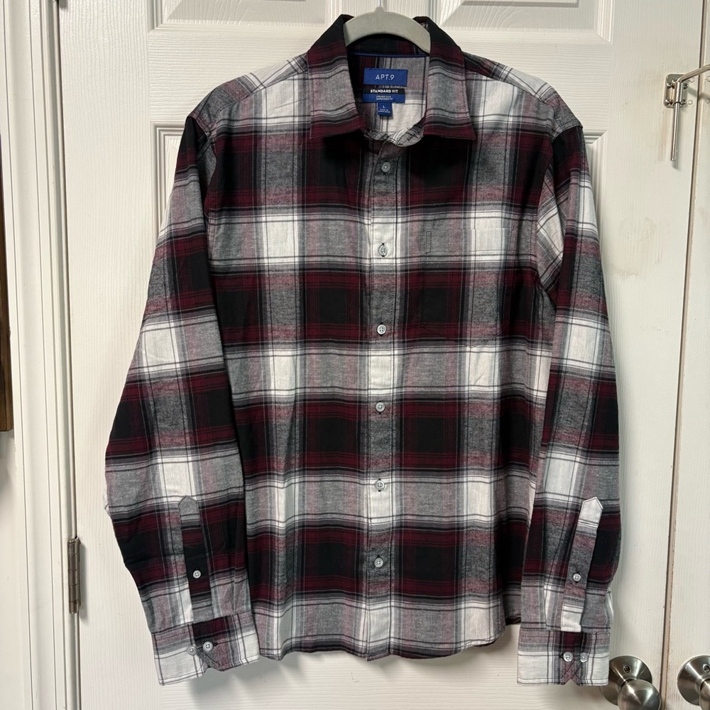 💜 3/$15. Apt 9 flannel plaid button down Men’s large, untucked fit
